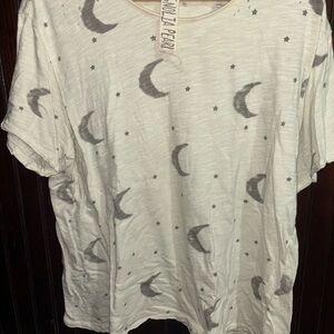 Magnolia Pearl Cream Tee with Gray Moon and Star Print
